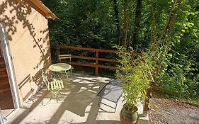 Maisonnette dans la forêt